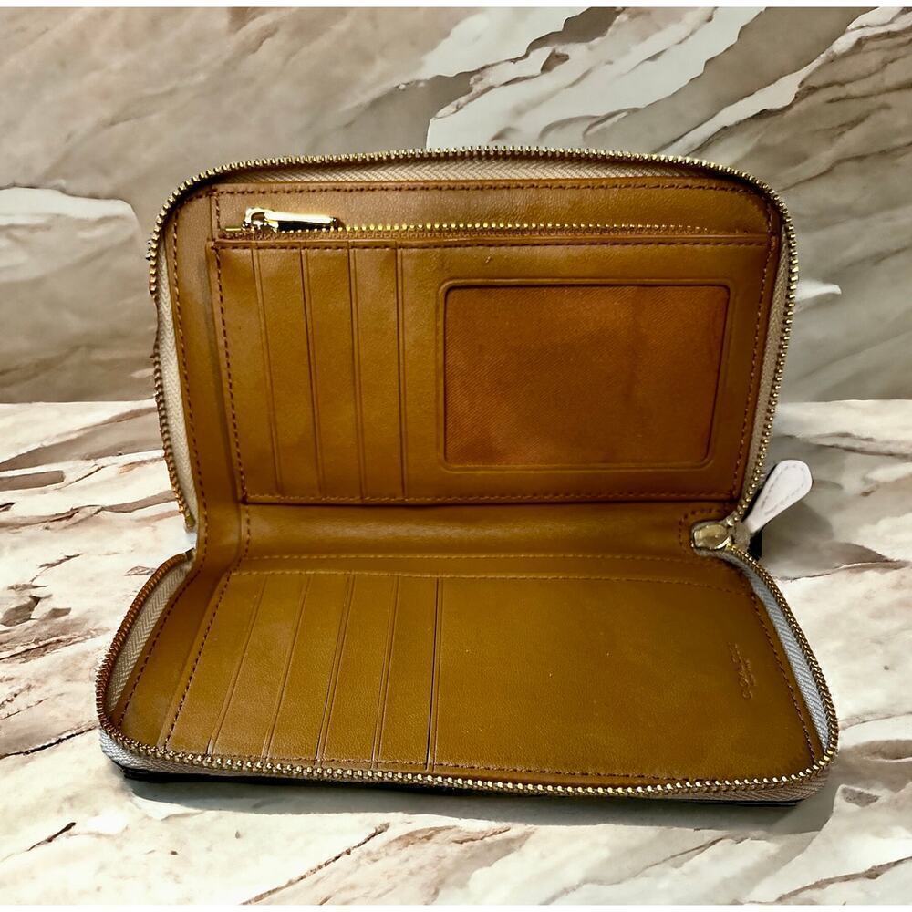 Coach C44512 Medium Signature Zip Around Wallet - Picture 4 of 4